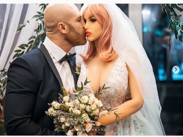 साल भर पहले हुए एकदूसरे के लेकिन अब हुए जुदा, यूरी टोल्कोको ने सेक्स डॉल के साथ शादी तोड़ी