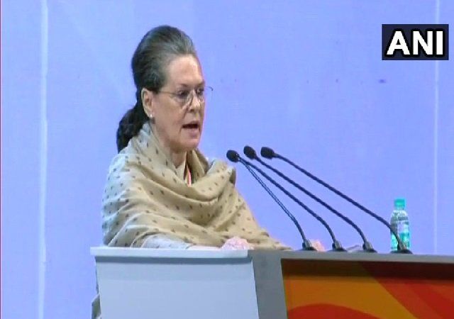 नतीजों के ऐलान से पहले गठजोड़ की कोशिश, सोनिया गांधी ने 23 मई को गैर एनडीए दलों को बैठक के लिए भेजा न्यौता