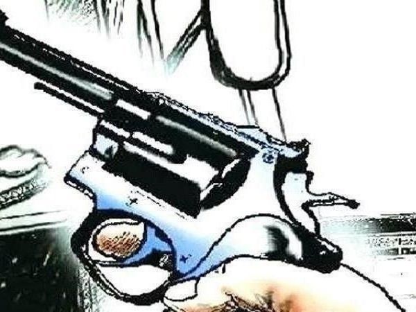 A man Intered in madrasa with pistol