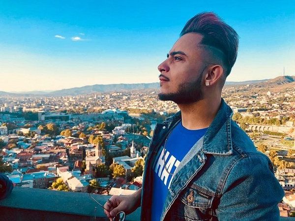 Millind Gaba, She Don't Know Song 