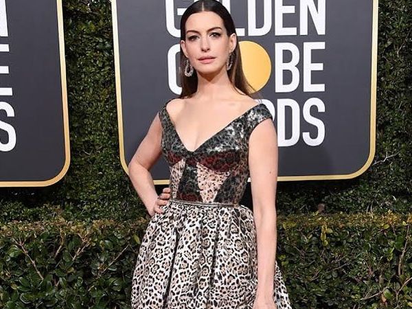 Anne Hathaway Pregnant Flaunt Baby bump check first Picture