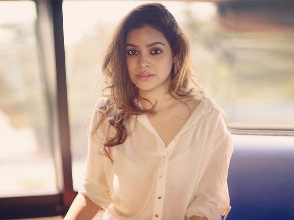 sumona chakravarti Reveals How She Quit Smoking