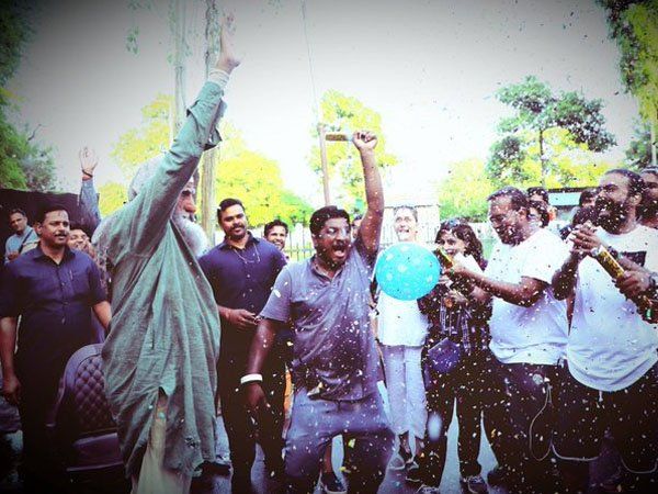 amitabh bachchan Dance In Film Gulabo Sitabo wrap up party Check pictures