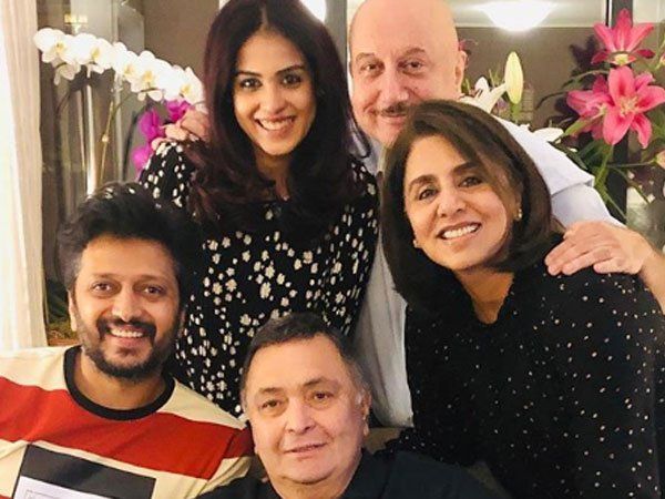 Rishi Kapoor and Neetu Kapoor with Ritesh Deshmukh, Genelia Dsouza and Anupam Kher