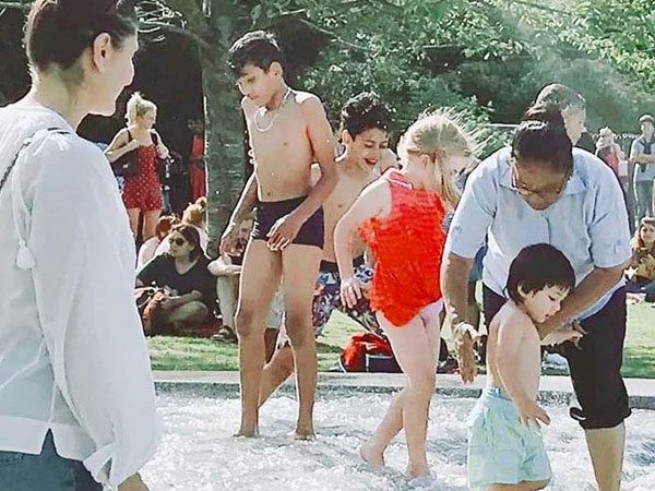 kareena kapoor Son Taimur Shirtless Look Viral From london holiday