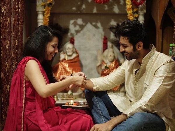 Kartik Aaryan with his sister