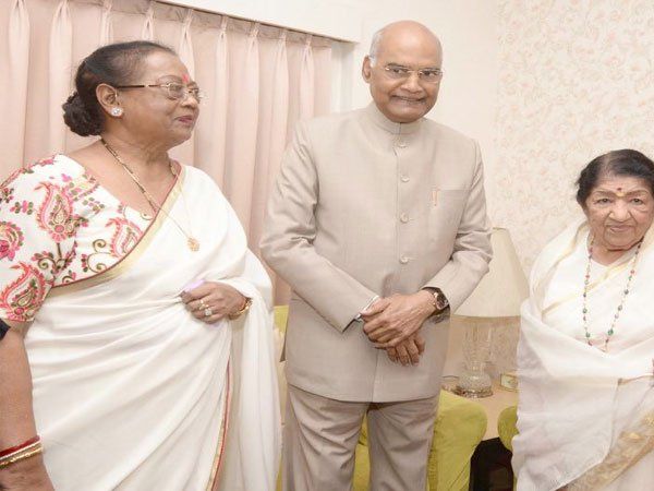 President ram nath kovind meets Lata Mangeshkar