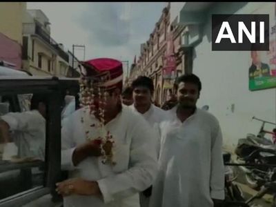 Samajwadi Party leader wore sehra to dodge Police to reach Rampur in support of Azam Khan Samajwadi Party leader wore sehra to dodge Police to reach Rampur in support of Azam Khan