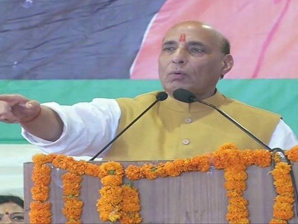 केवल हम ही धर्मनिरपेक्ष हैं, अमेरिका भी पाकिस्तान की तरह धर्मशासित देश है: राजनाथ सिंह