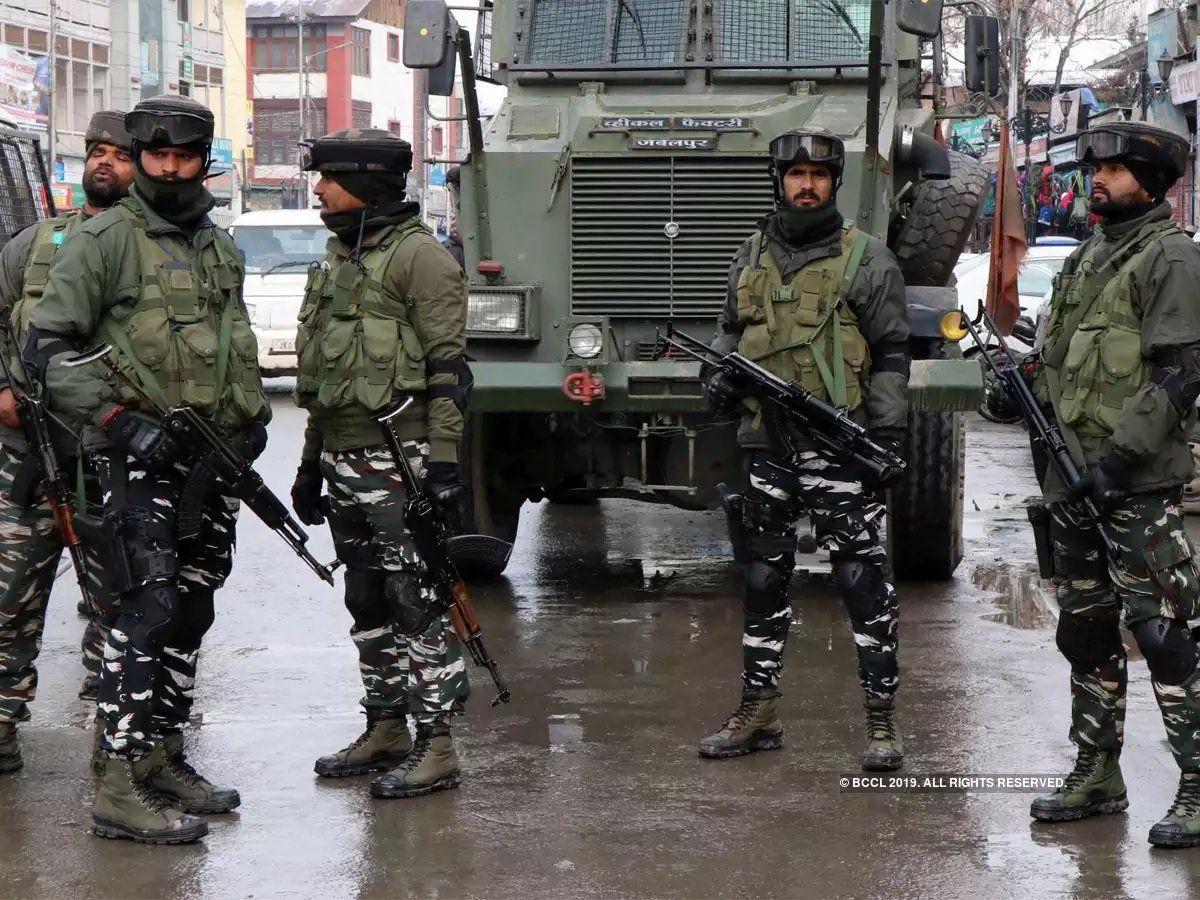 Jammu Kashmir: सोपोर में आतंकियों के ग्रेनेड हमले में 6 घायल, सुरक्षाबलों ने की इलाके की घेराबंदी