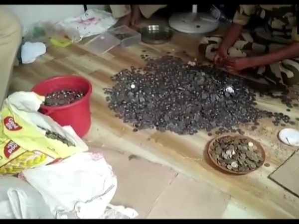 Lakhs of rupees found in beggar's house