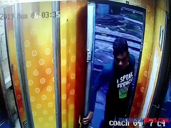 Person stripped of purse from moving train