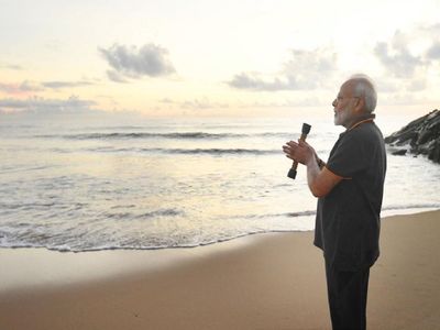 Narendra Modi and acupressure roller Narendra Modi and acupressure roller