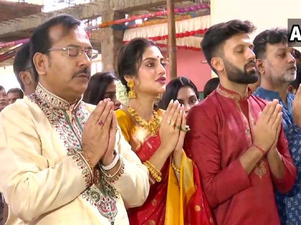 Nusrat in Durga Puja Pandal