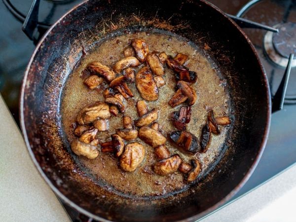 how to clean kadai in hindi