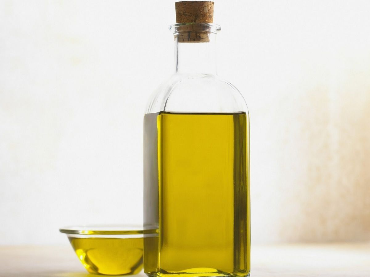 Drinking Olive Oil Good Or Bad Know Health Benefits In Hindi ऑल व ऑयल प न स स हत पर क य पड त ह असर ज न ऐस करन स क य ह त ह फ यद Health