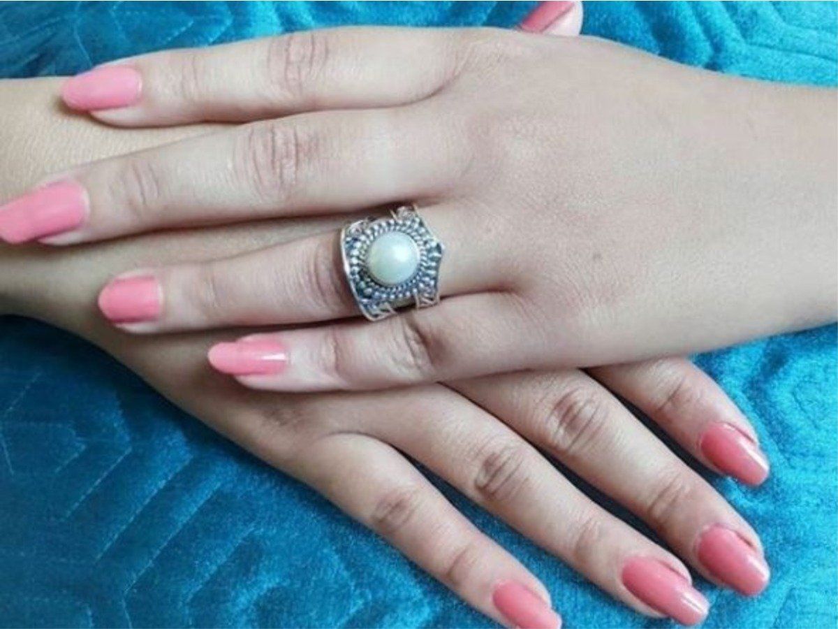 1 Gram Gold Plated With Diamond Beautiful Design Ring For Ladies - Style  Lrg-040, सोने का पानी चढ़ी हुई अंगूठी - Soni Fashion, Rajkot | ID:  2852177873073