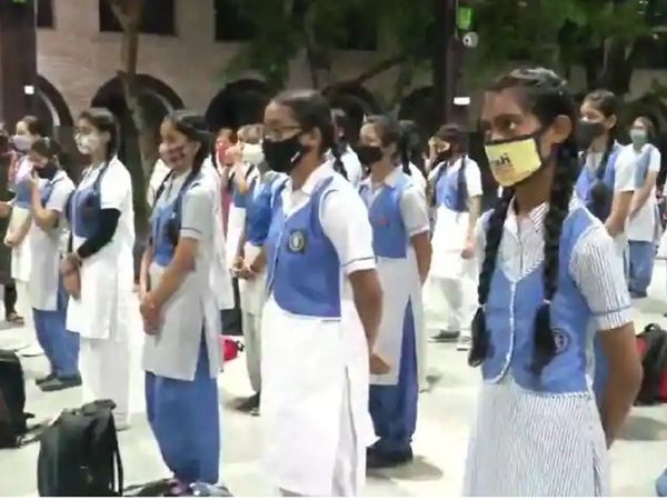 दिल्‍ली सहित कई राज्‍यों में स्‍कूलों को चरणबद्ध तरीके से खोला जा रहा है