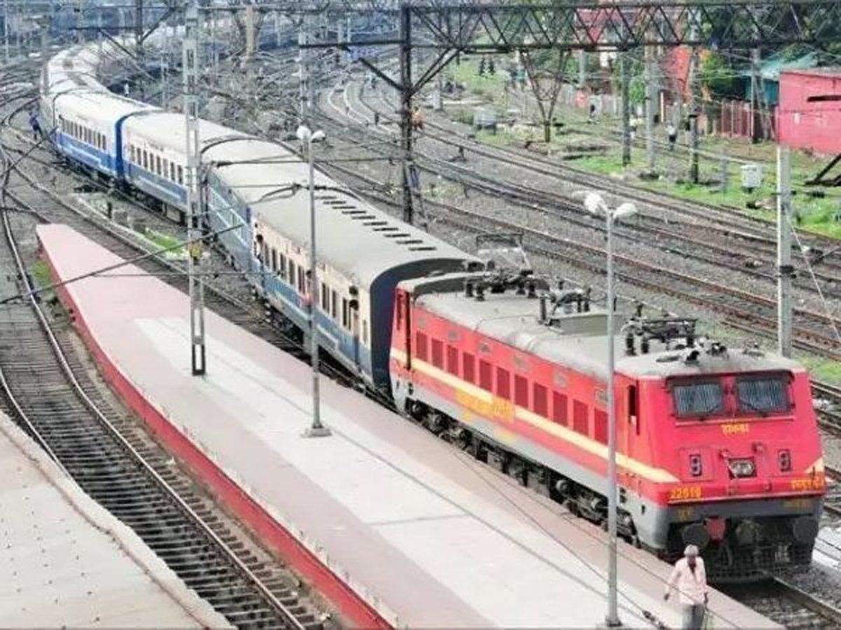 भारतीय रेलवे की पटरियों पर जल्द दौड़ेंगी 150 प्राइवेट यात्री ट्रेन, रूटों की पहचान करें कंपनियां-पीयूष गोयल