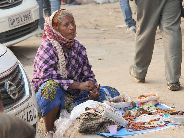 Coronavirus News Update: दिल्ली में स्ट्रीट वेंडर्स और हॉकर्स को सुबह 10 बजे से रात 8 तक काम की परमीशन