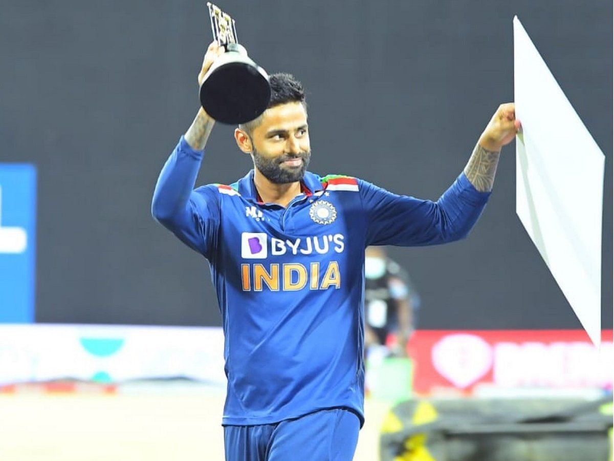 Suryakumar Yadav with man of the series award