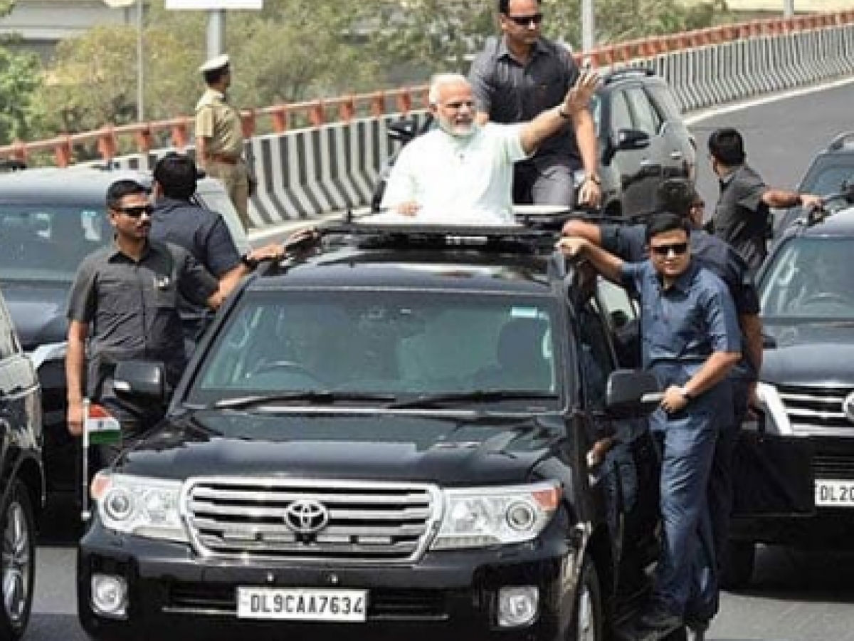 PM Modi in car