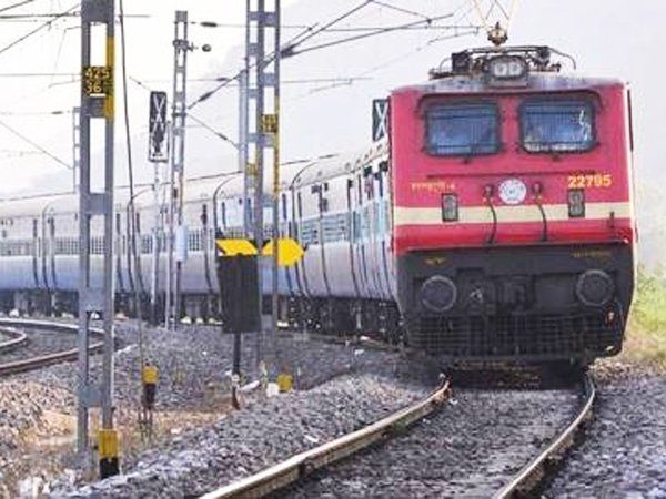 ट्रेन टिकट की बुकिंग पर रेल मंत्रालय का बयान- 14 अप्रैल के बाद नहीं रोका गया था रिजर्वेशन 